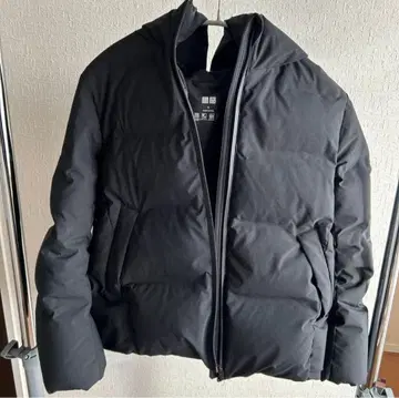 유니클로 심리스 다운 후드티 S 사이즈