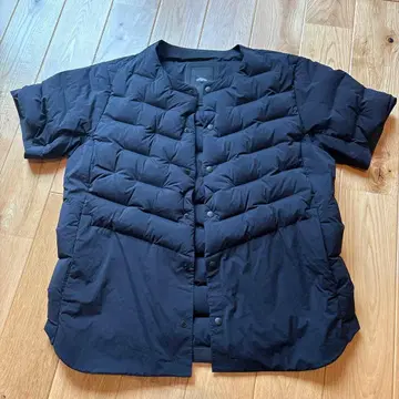 DESCENTE 숏 슬리브 블랙 다운 자켓