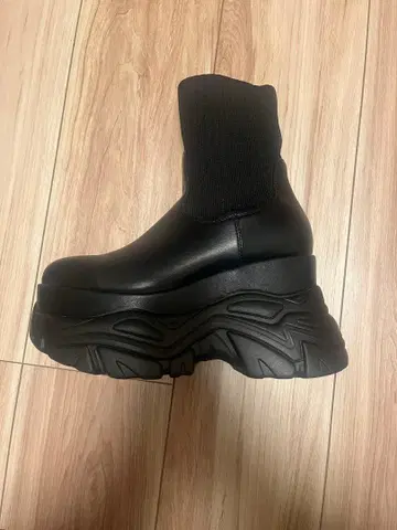 통굽 블랙 니트 삭스 부츠