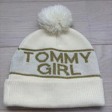 타미힐피거 폼폼 포함 니트 모자 아이보리
