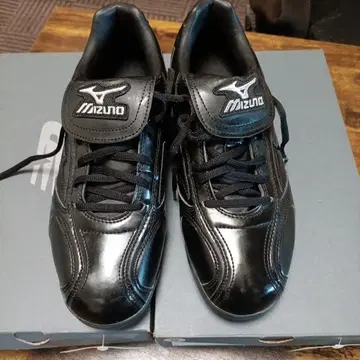 미즈노 블랙 스파이크 슈즈