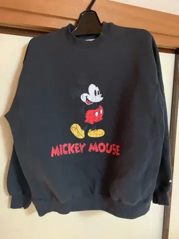 미키마우스 프린트 맨투맨 블랙