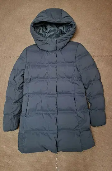 유니클로 심리스 다운 코트 S 네이비