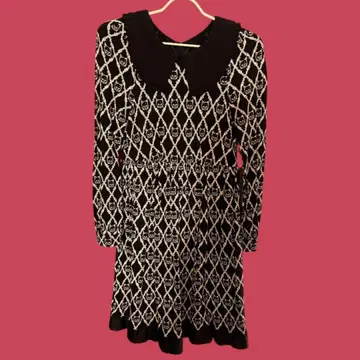 Candy Stripper 캔디스트리퍼 고양이 패턴 긴팔 원피스 블랙