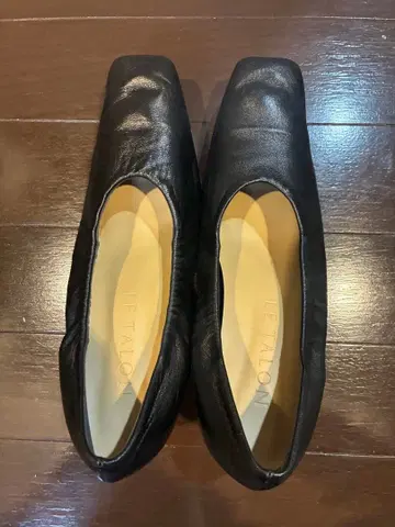 LE TALON 블랙 스틸레토 펌프스