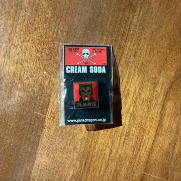 CREAM SODA 고양이 핑 배지