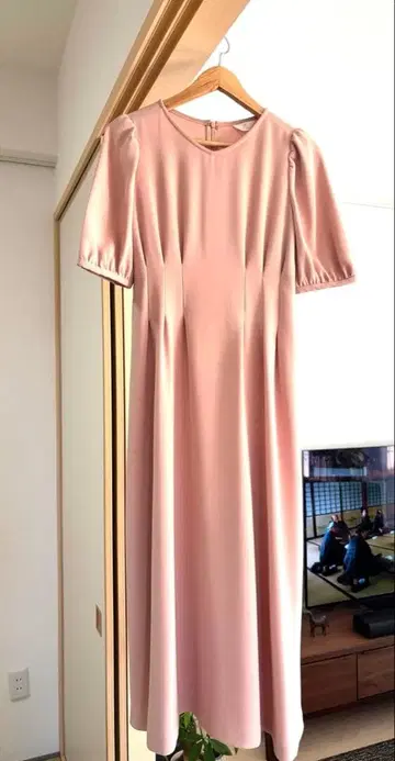 구혼활동 데이트에 최적! 핑크 무릎 기장 원피스