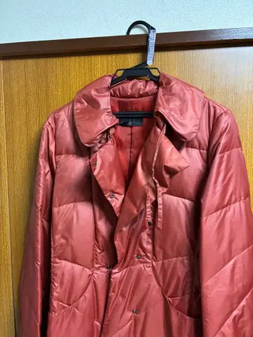 빨간색 퀼팅 롱 코트