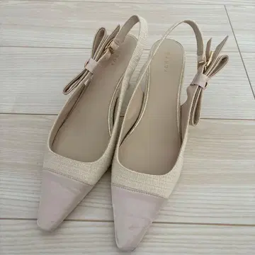 란다 RANDA 리본 베이지 스틸레토 펌프스 화이트