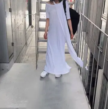 PERVERZE 화이트 티셔츠 원피스