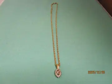 NINA RICCI 큐빅 장식 골드톤 펜던트 목걸이