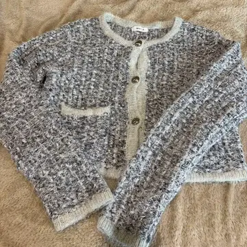 그레이 계열 니트 가디건