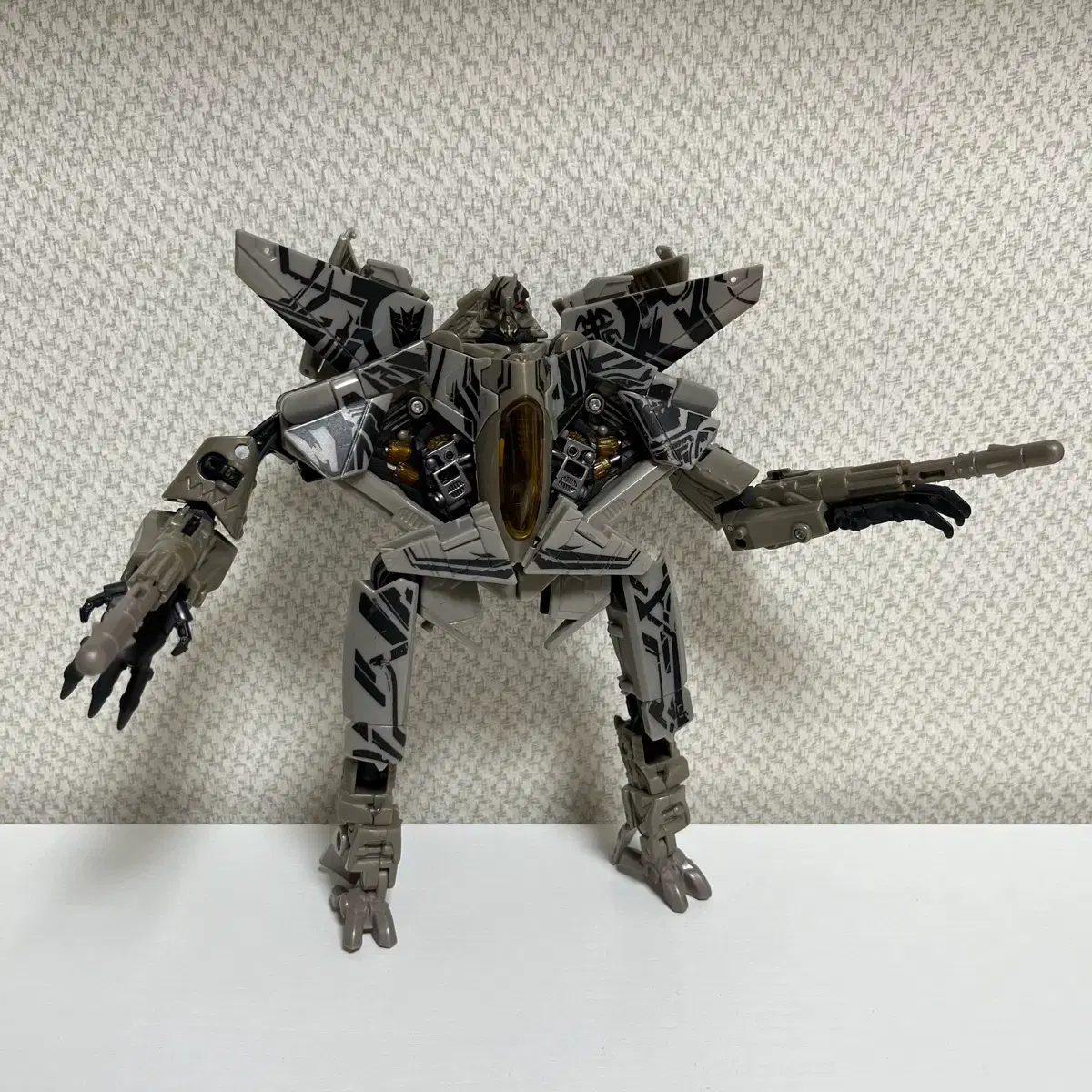 Transformers Voyager Starscream on Bunjang Global Site.