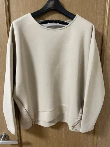 엠마 테일러 라이트 종이상자 사이드 ZIP 롱 슬리브 풀오버 베이지