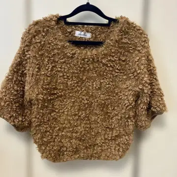 dazzlin 볼륨 퍼 니트 5부 소매