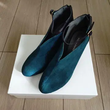 VEGGA VECCA 터콰이즈 스웨이드 펌프스