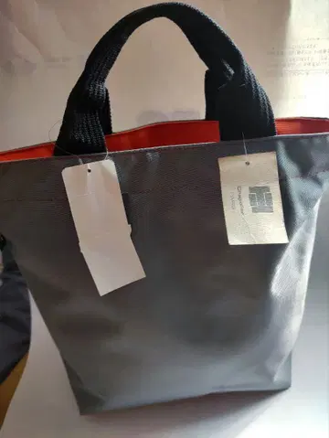 그레이와 오렌지 토트백