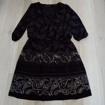 Reflect 페이즐리 무늬 7부 소매 원피스