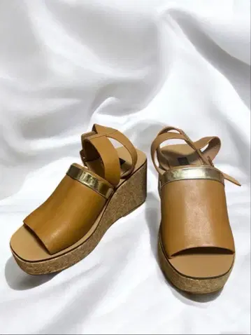 브라운 웨지 샌들