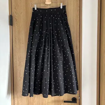 내추럴 도트 무늬 플레어 롱 스커트
