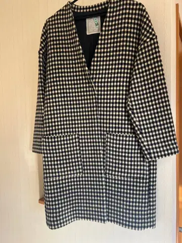 비어즐리 블록 체크 돌먼 코트