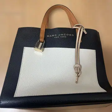 마크 제이콥스 네이비 화이트 토트백