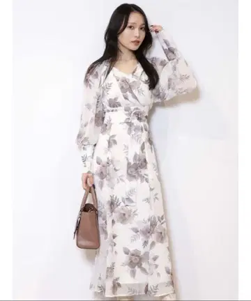 블러처리 플라워 레이디 카슈쿨 원피스 MERCURYDUO