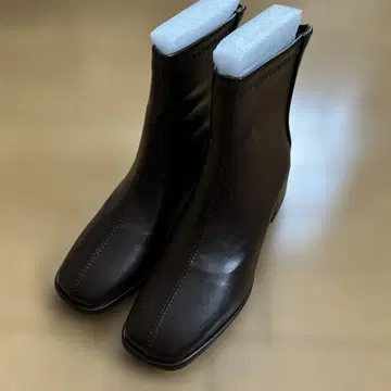 미사용 새상품 다크 브라운 지퍼 부츠 중간 힐