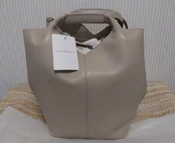 [ mica della valle ] 백 Amanda