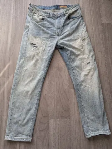 라이트 블루 데미지 데님 팬츠