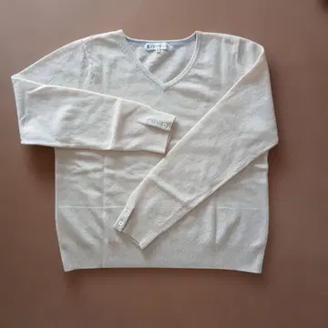 쿠미쿄쿠 캐시미어 아이보리 V넥 니트