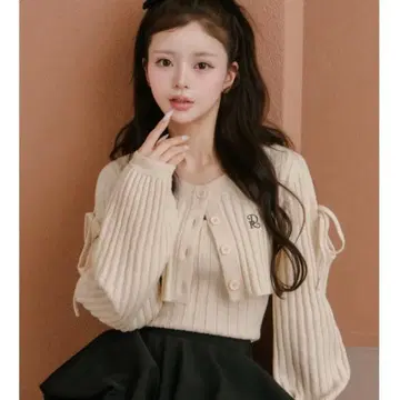 [ 새상품 ] 숄더 오픈 앙상블 니트탑 아이보리