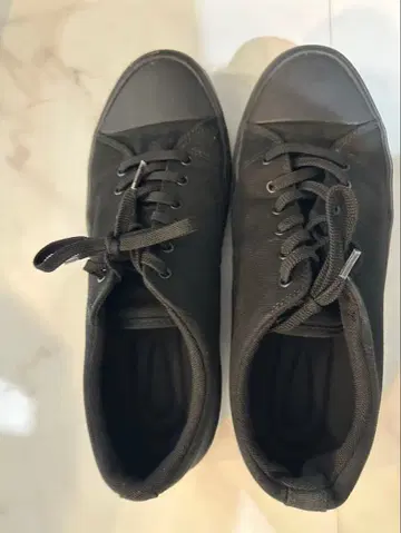 UNIQLO 블랙 스니커즈