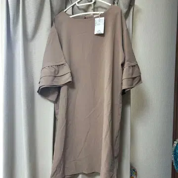 Bab 베이지 프릴 소매 원피스 L