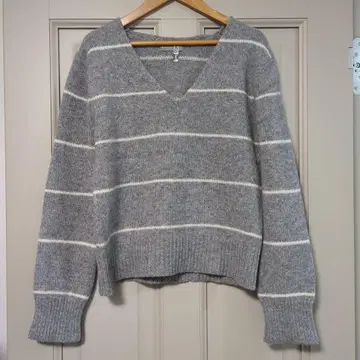 마가렛 하우엘 V넥 스웨터 사이즈 II