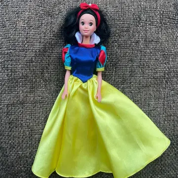백설공주 바비 인형