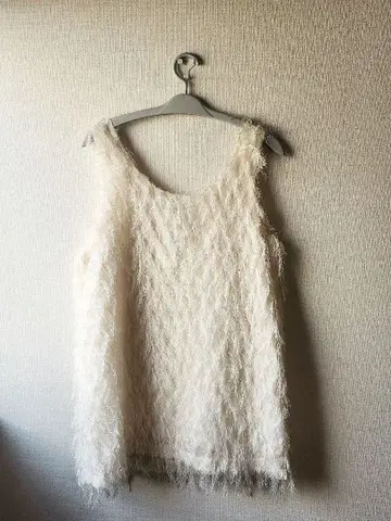 아이보리 프린지 V넥 베스트 CLANE