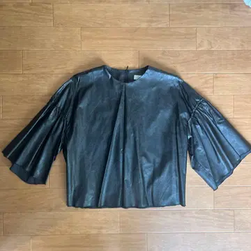 TOMORROW LAND 블랙 인조 가죽 풀오버