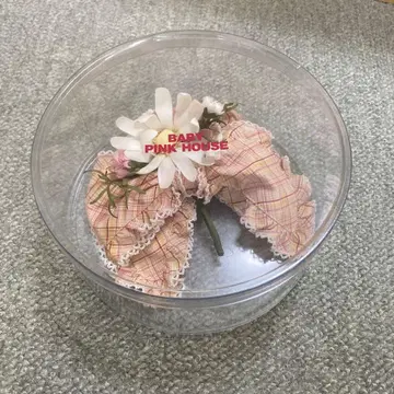 BABY PINK HOUSE 체크 무늬 코사지