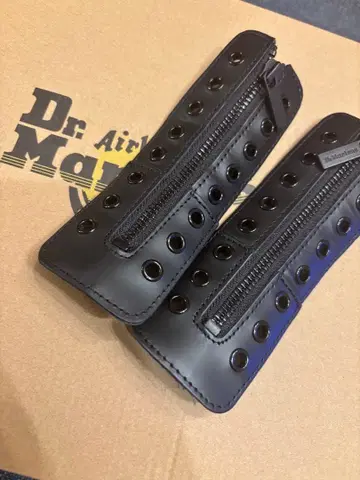 닥터 마틴 올 블랙 지퍼 유닛