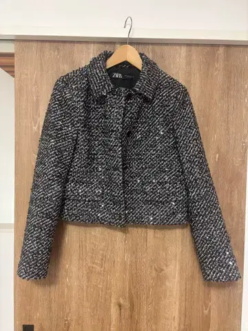 ZARA 트위드 숏 자켓 스팽글 포함