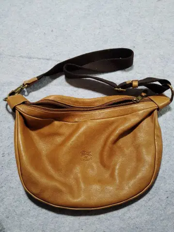 일비종떼 가죽 숄더백