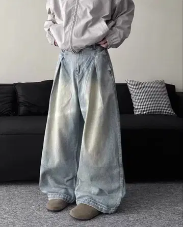 턱이 들어간 와이드 데님 팬츠