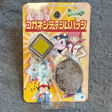 [ 새상품 미개봉 ] 포켓몬 금빛시티 헬스장 배지 키링 레어