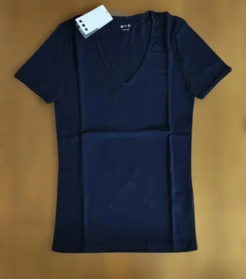 쓰리 도츠 네이비 V넥 T셔츠 SMALL