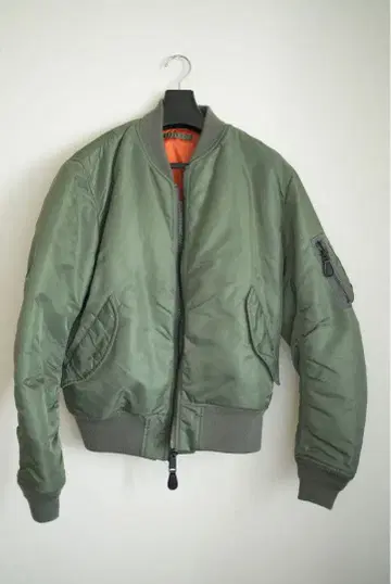 AVIREX MA-1 플라이트 자켓 올리브 그린