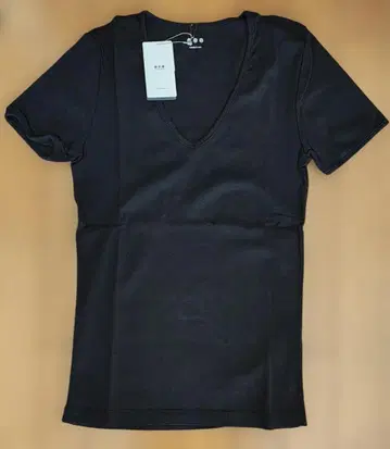 three dots 블랙 V넥 T셔츠 S