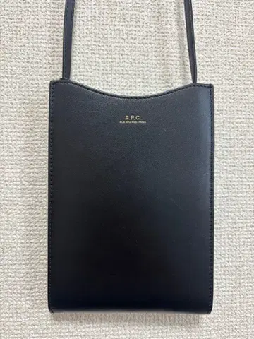 A.P.C. 블랙 가죽 숄더백