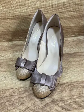 베이지 골드 하이힐 새상품급 고급스럽고 아름다운 신발입니다.