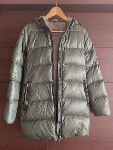 듀베티카 올리브 그린 후드 부착 다운 자켓